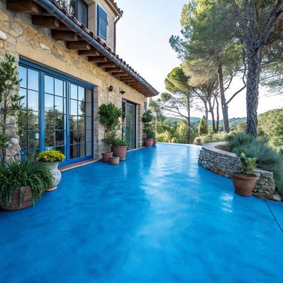 KIT BETON CIRE EXTERIEUR - Béton ciré extérieur pour sol, mur, terrasse, balcon, escalier - Mise en situation - Bleu Prusse
