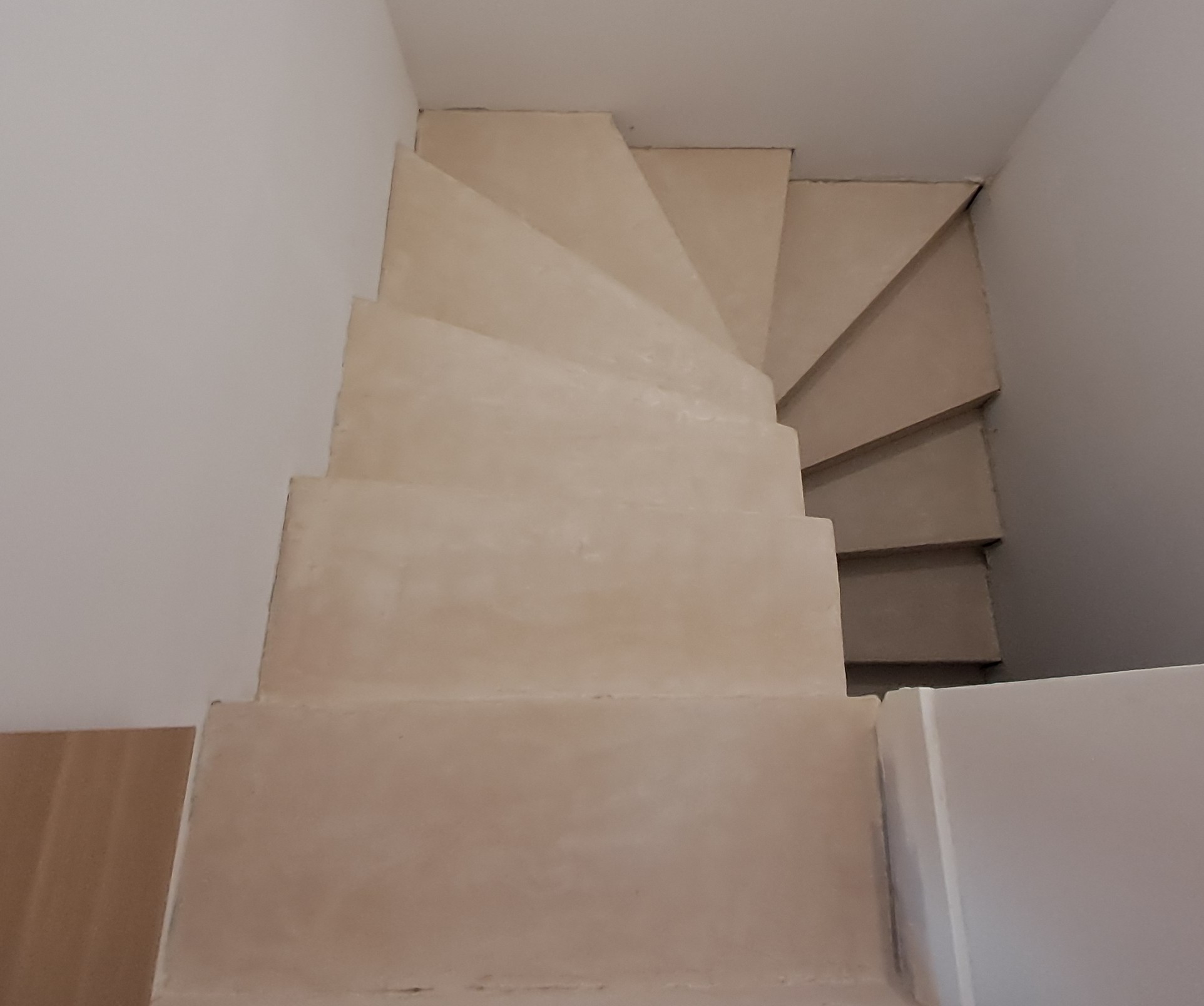 trap van microcement